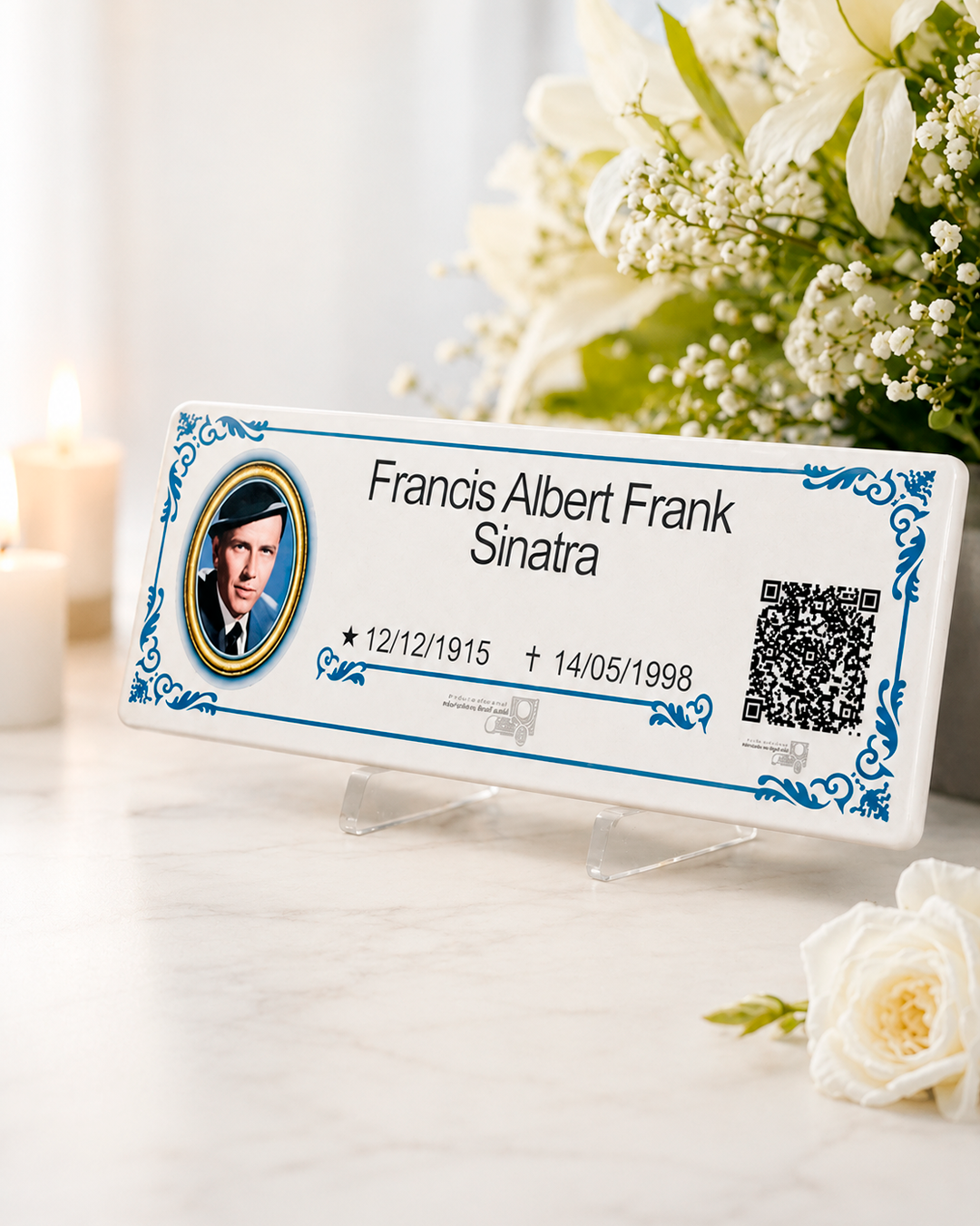 Placa memorial em porcelana